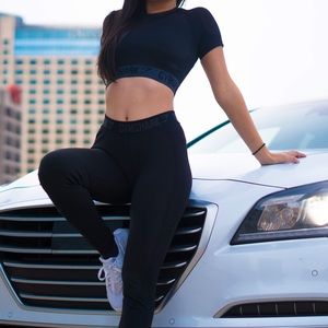 SOLD // BLACK FLEX GYMSHARK SET